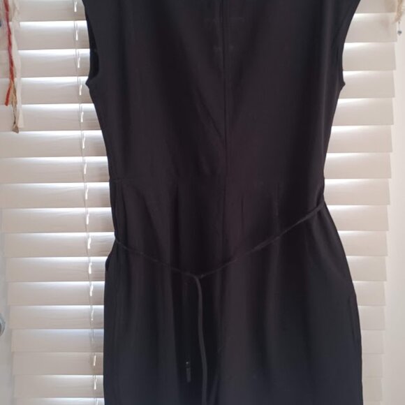 Athleta Marlow Romper Black Size XS Sleeveless Wrap Front Pockets Stretch - Picture 7 of 8